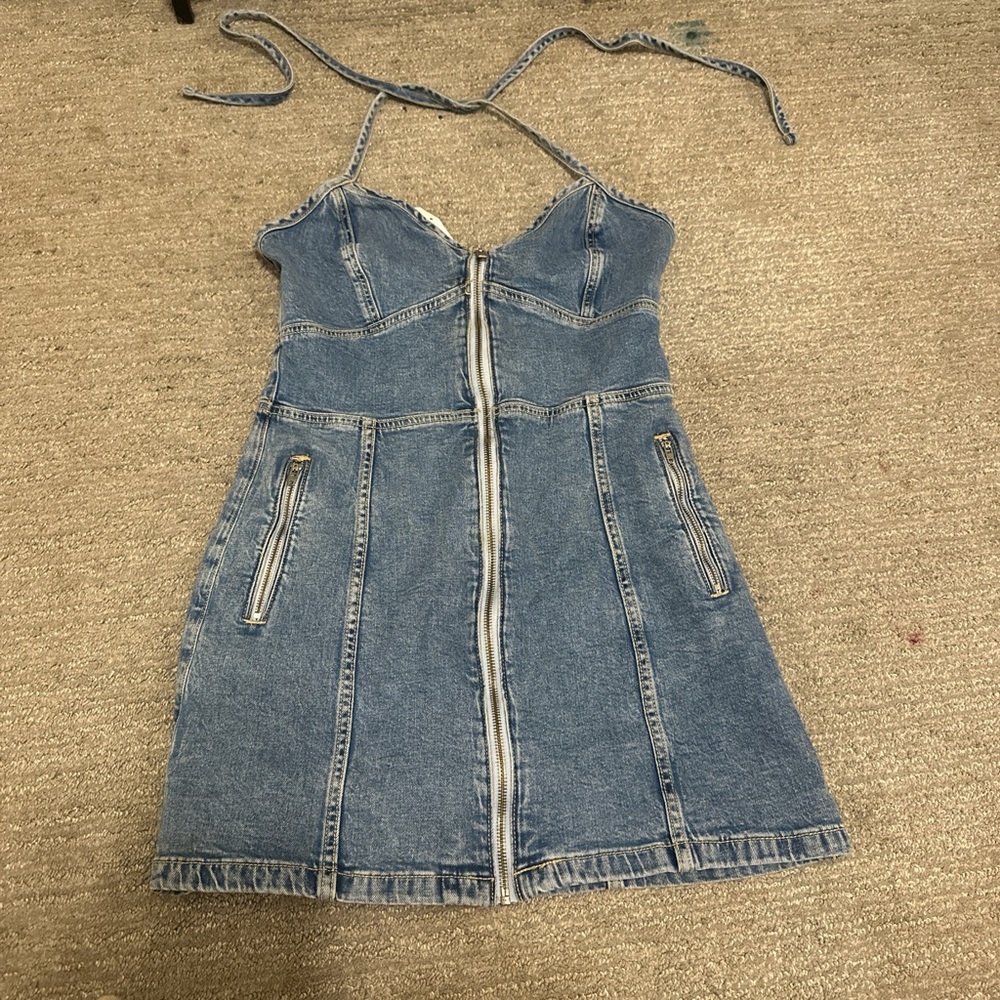 American Eagle Mini denim dress with zipper details #denimdress #minidress